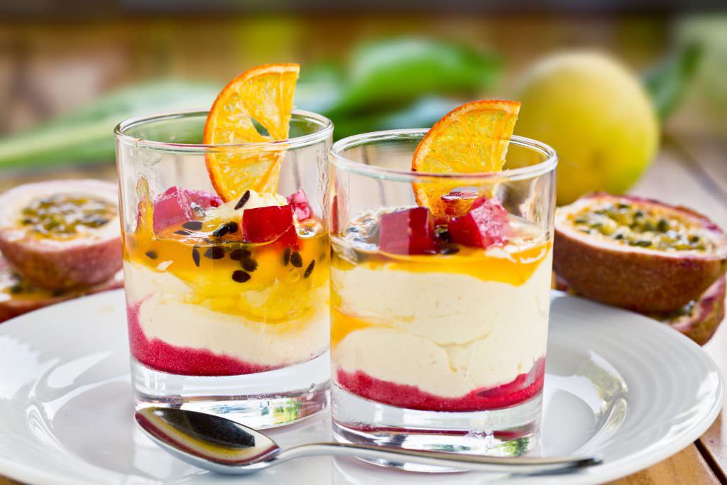 Verrines de rhubarbe, fruits de la passion et mascarpone