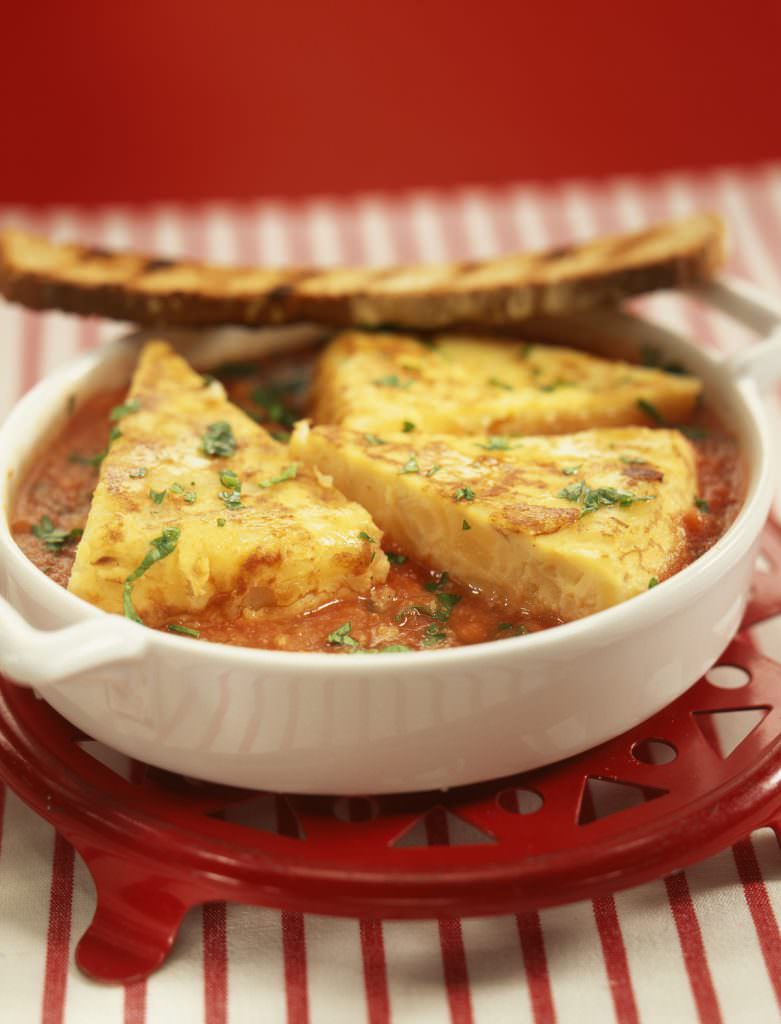 Omelette pommes de terre, gruyère, tomates