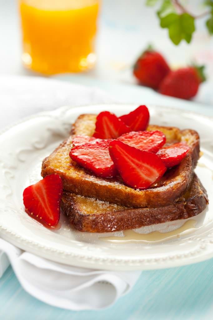 Brioche perdue aux fraises et au miel