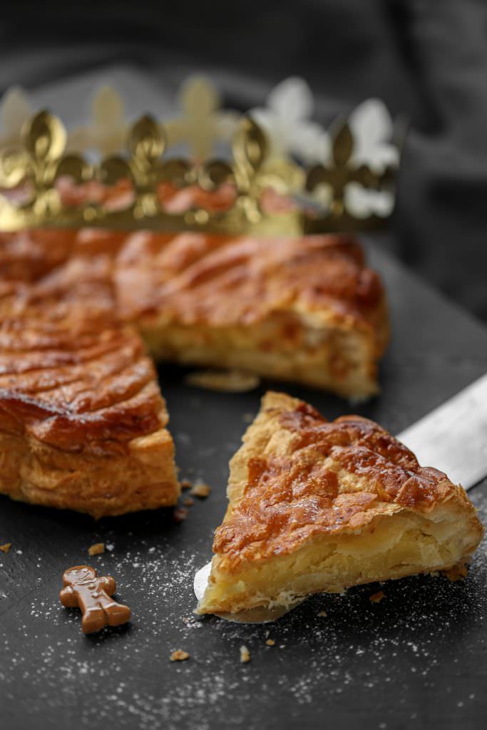 Les Rois Mages Acteurs Galette des rois à la frangipane aussi appelée Parisienne Fête de l