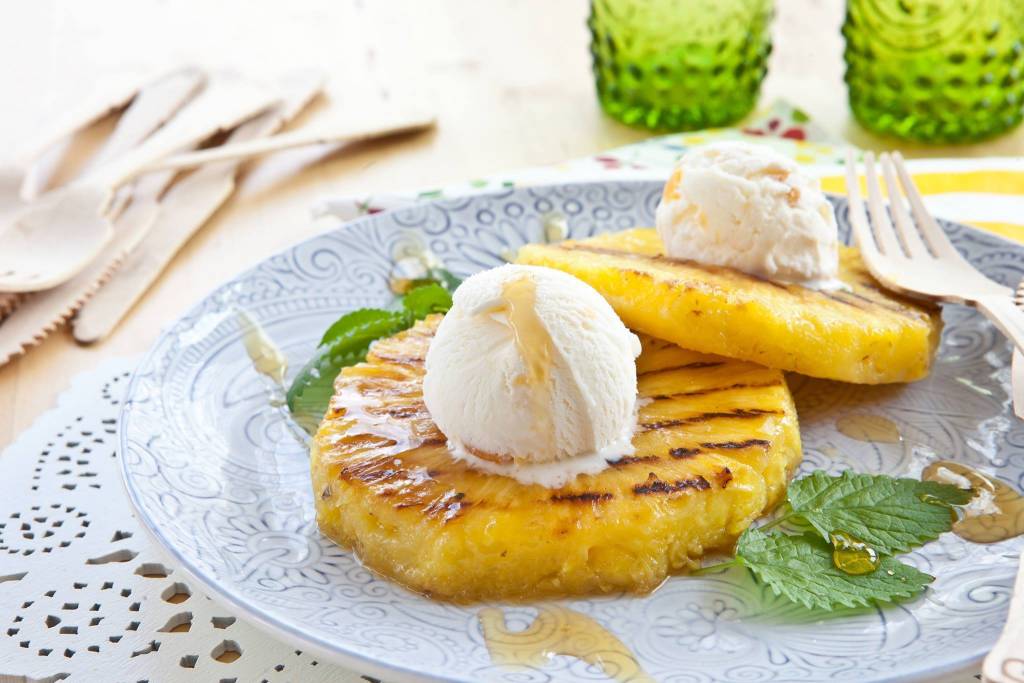 Ananas rôti à la vanille et au gingembre et sa glace vanille à fire l