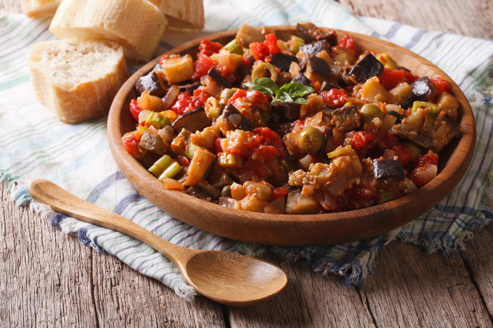 Caponata sicilienne un délicieux plats méditerranéen à base d&amp;#39;aubergine