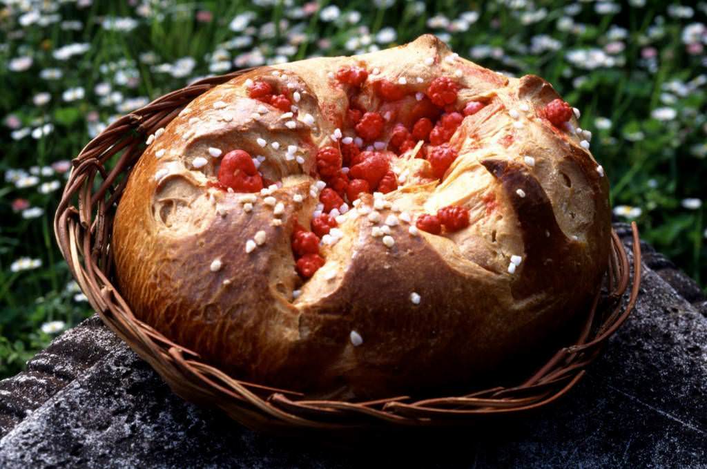 Brioche aux pralines roses ou Saint Genix