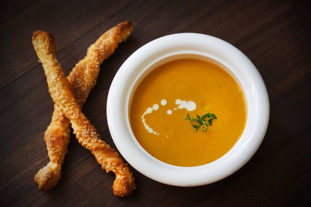 Créme de carottes au curry et ses torsades au sésame
