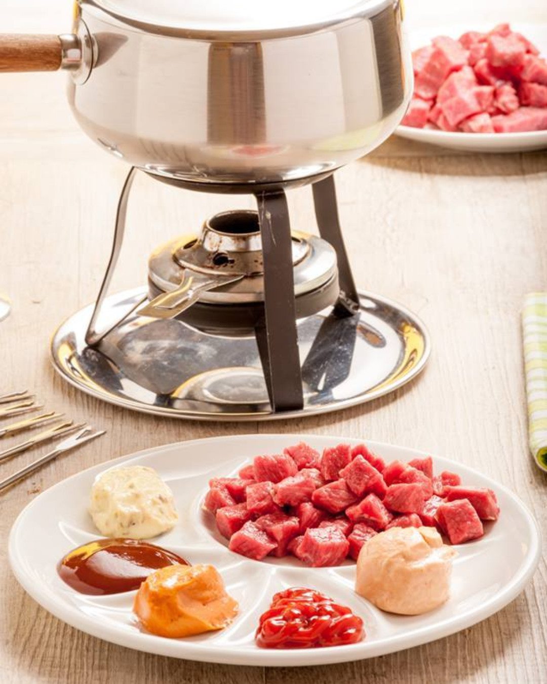 Fondue Bourguignonne le grand plat classique le plus convivial de l'hiver