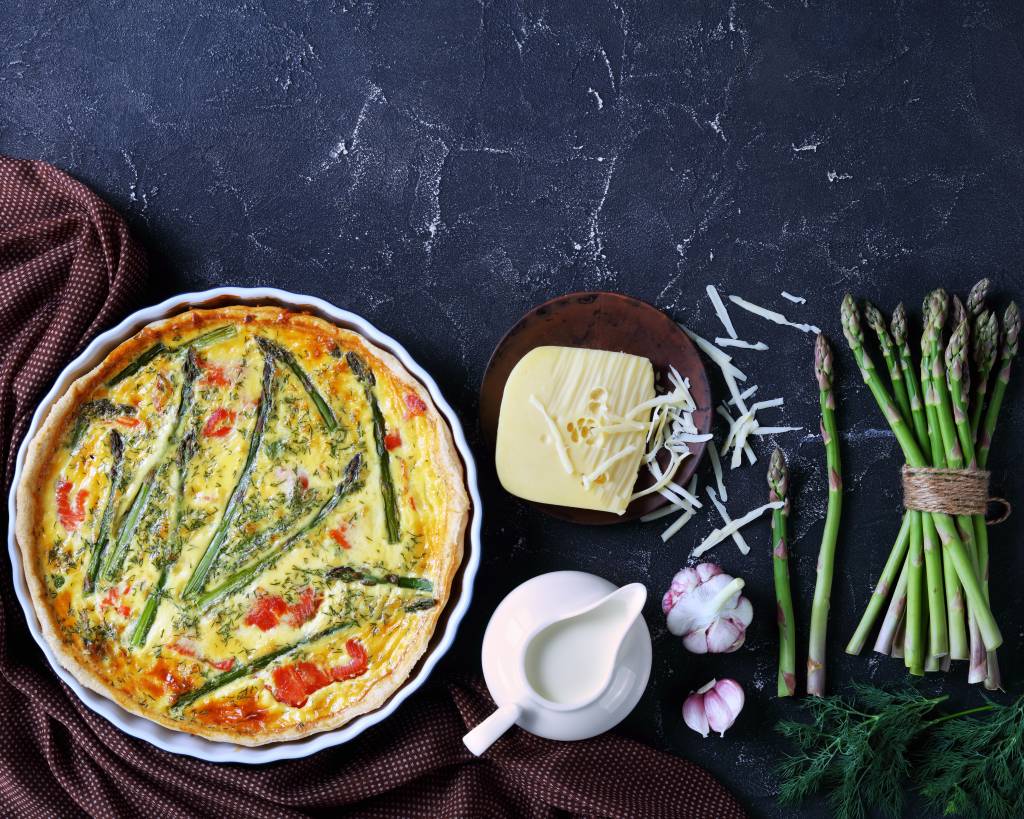 Quiche au saumon et aux asperges