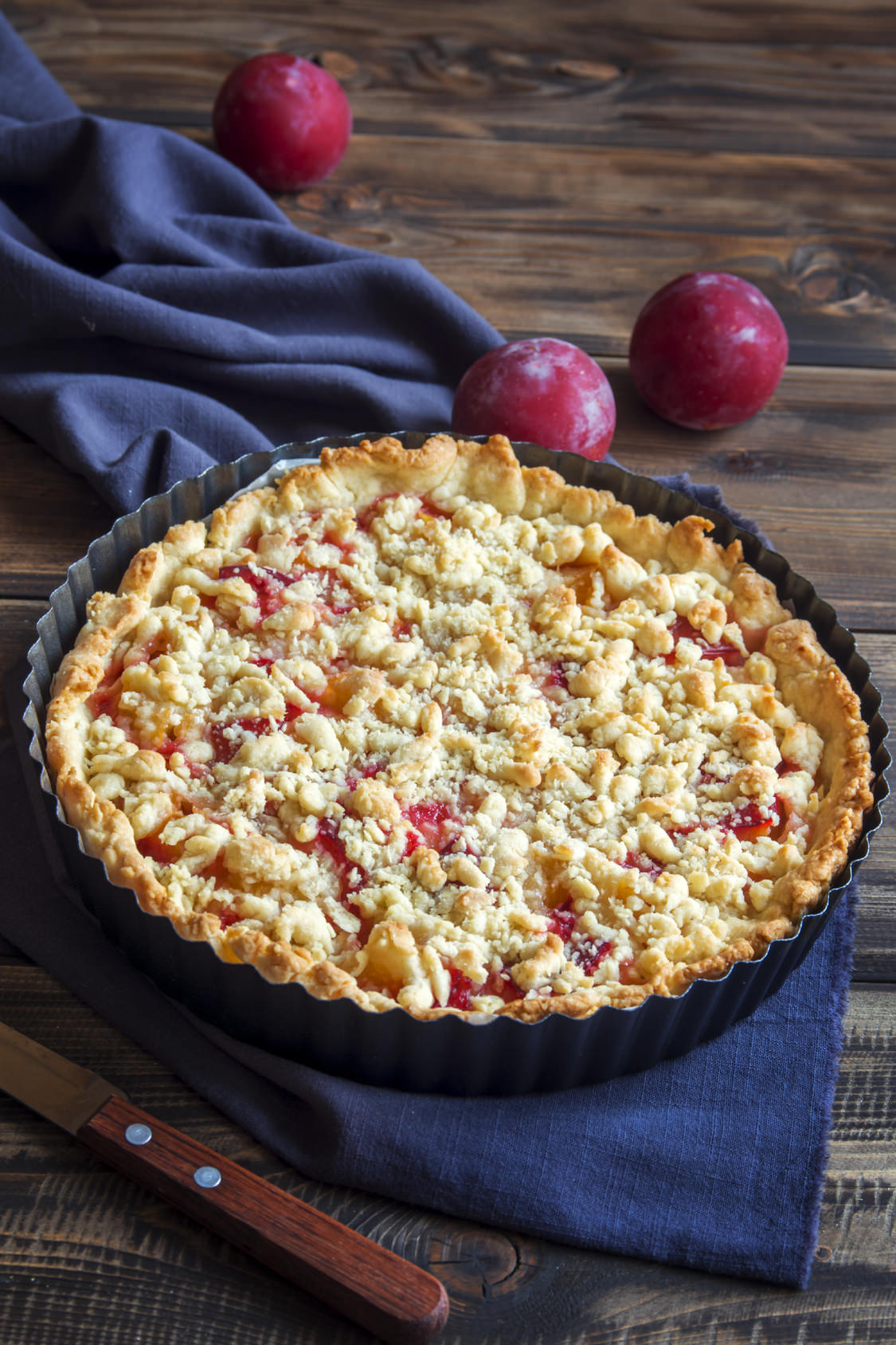 Tarte aux prunes façon crumble à faire en saison des ...