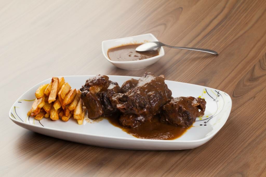 Queue de boeuf au vin rouge