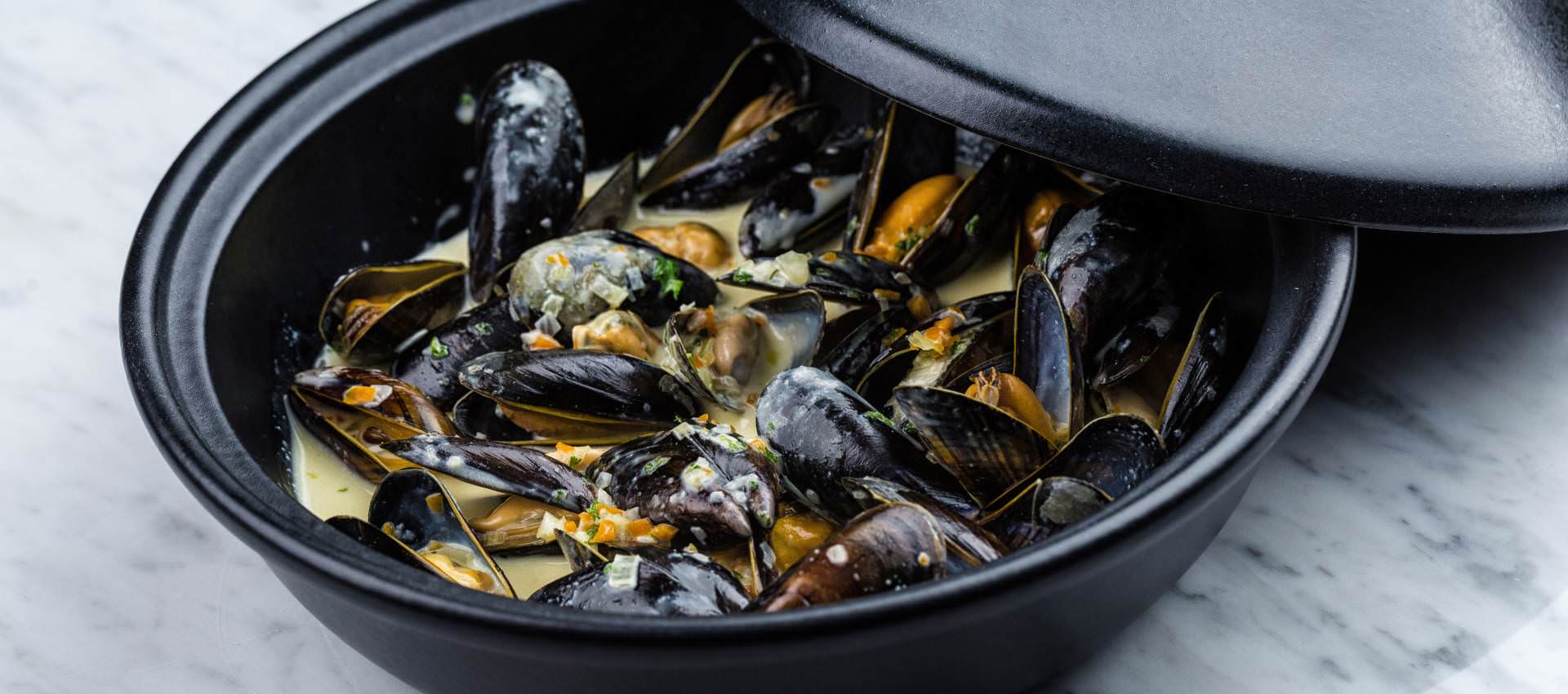 Moules au curry une variante plus exotiques des moules marinières, une ...