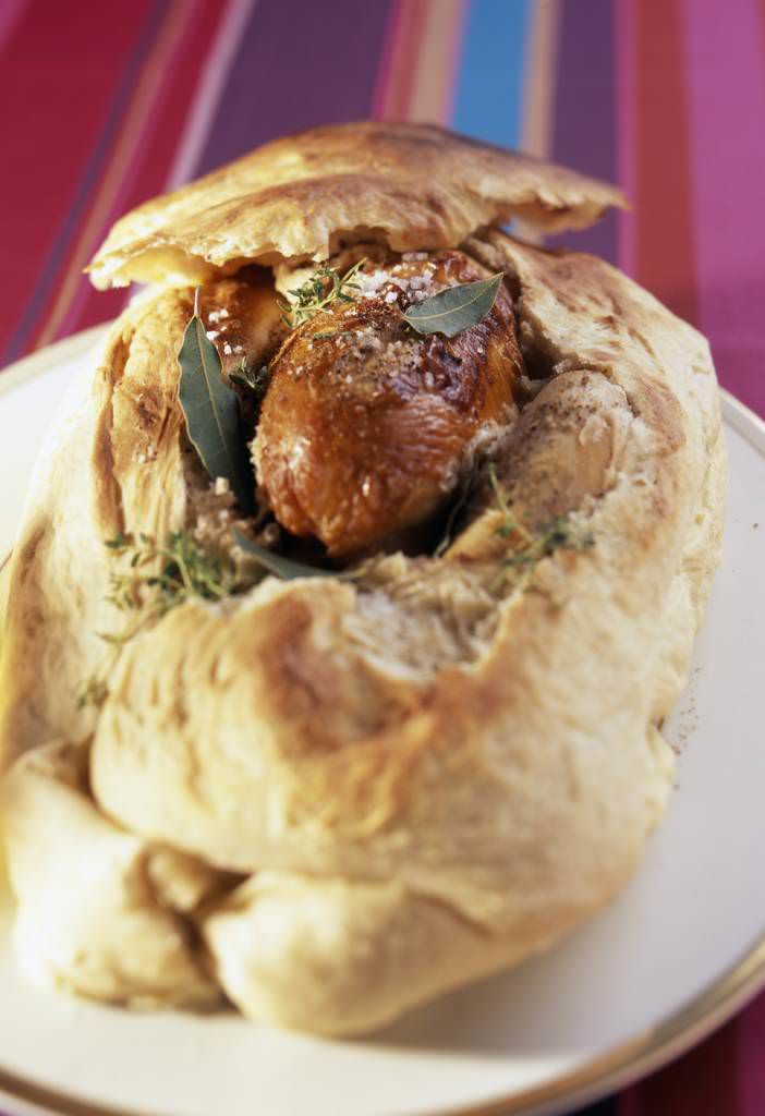 Volaille de Bresse farcie au foie gras en croûte de pain