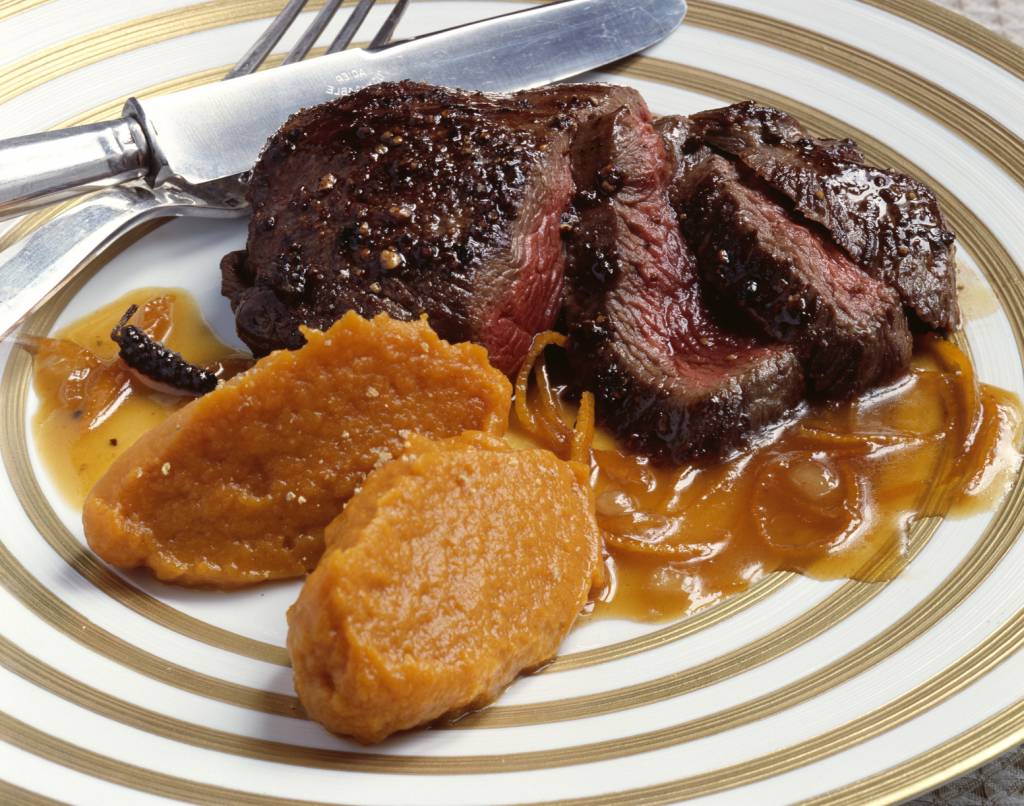 Pavés de biche marinés à l&rsquo;orange et purée de potimarron aux épices