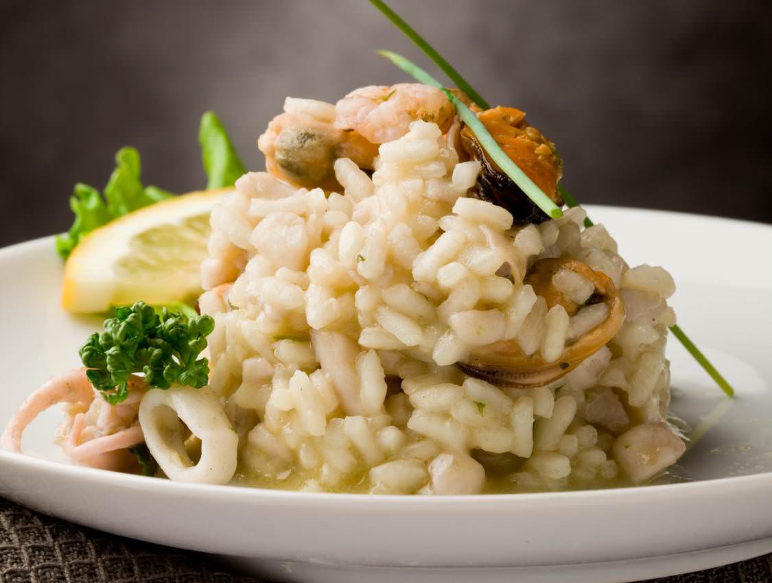 Risotto aux fruits de mer un délicieux riz crémeux, comme seul les italiens savent le préparer