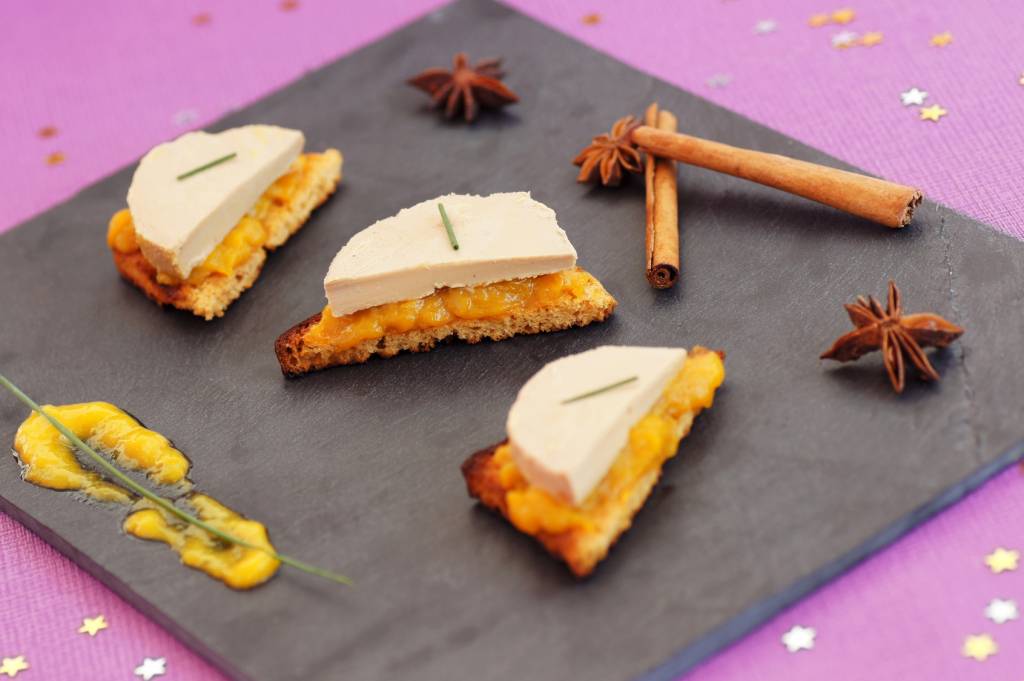 Toasts au pain d’épices, foie gras et mangue