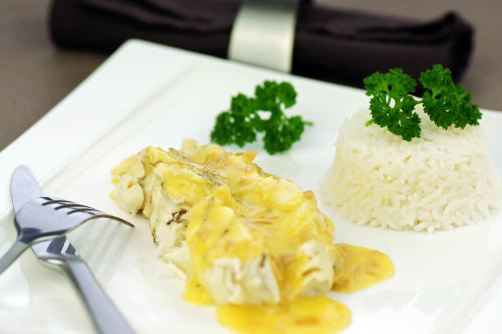 Bar au beurre blanc une recette de poisson poché dans du champagne avec