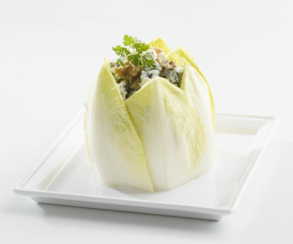 Salade d'endives au roquefort, pommes et noix une recette de salade