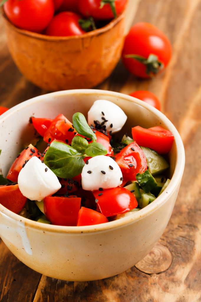 Salade de tomates concombre mozzarella