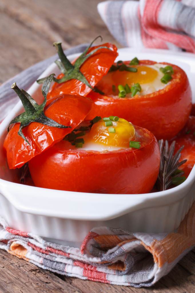 Tomates surprise à l’oeuf