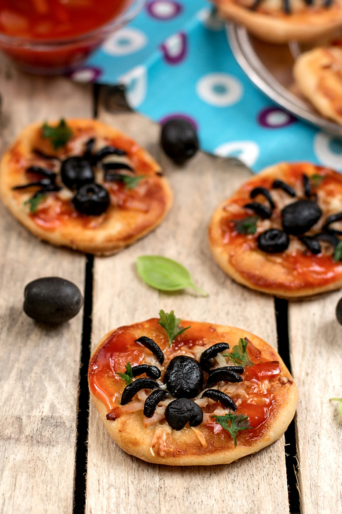 Mini pizza halloween une recette très facile à faire avec les petits