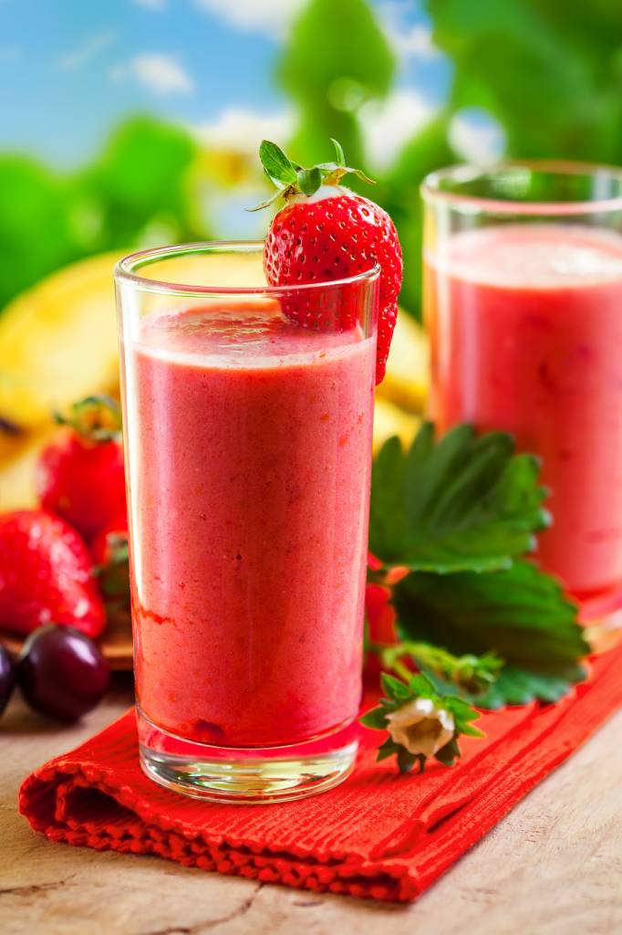Smoothie fraises, cerises et banane