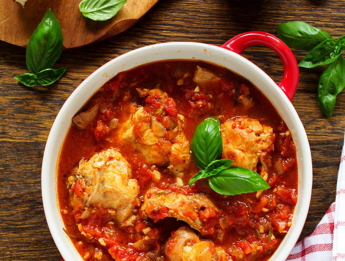 Lapin à la tomate et au basilic un plat à faire en saison des tomates