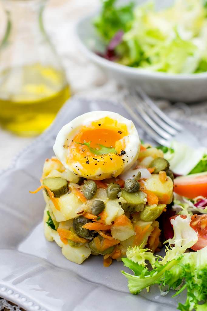 Salade pommes de terre, carottes cornichons