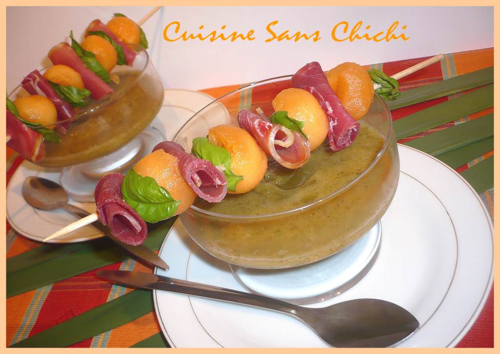 Soupe de melon au basilic accompagnée de sa brochette