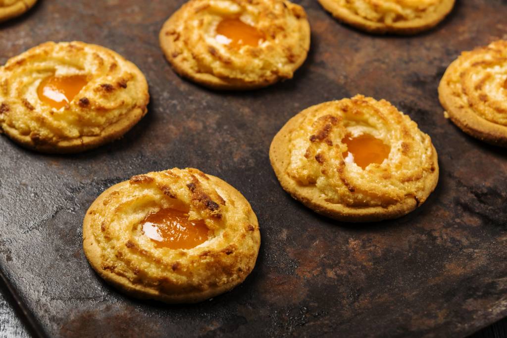 Biscuits coco à la confiture