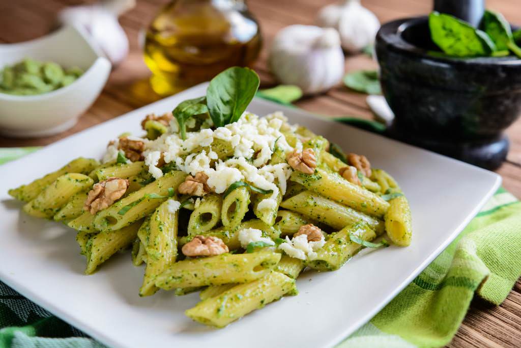 Pennes au pesto d’épinards, noix et mozzarella