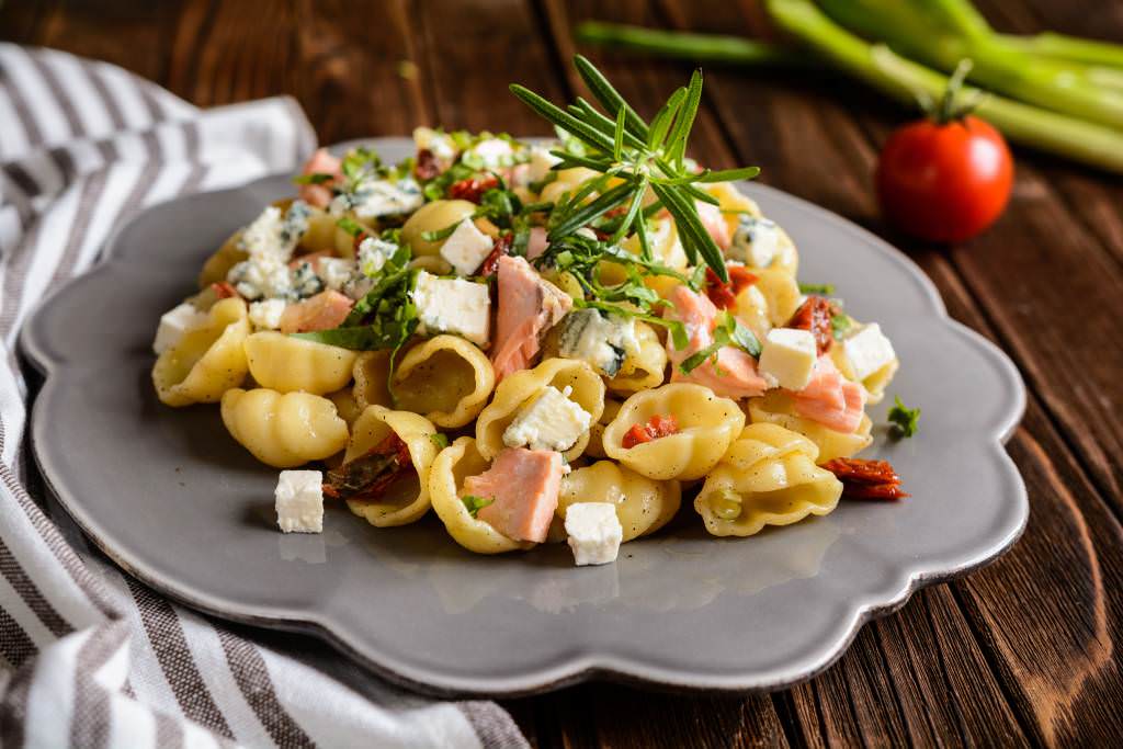 Pâte au saumon tomates séchées, feta et roquefort