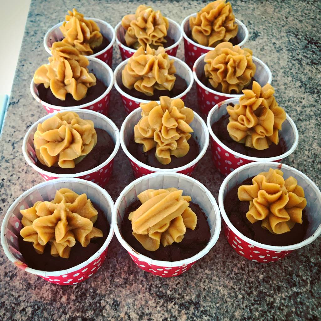 Cupcakes chocolat topping caramel beurre salé