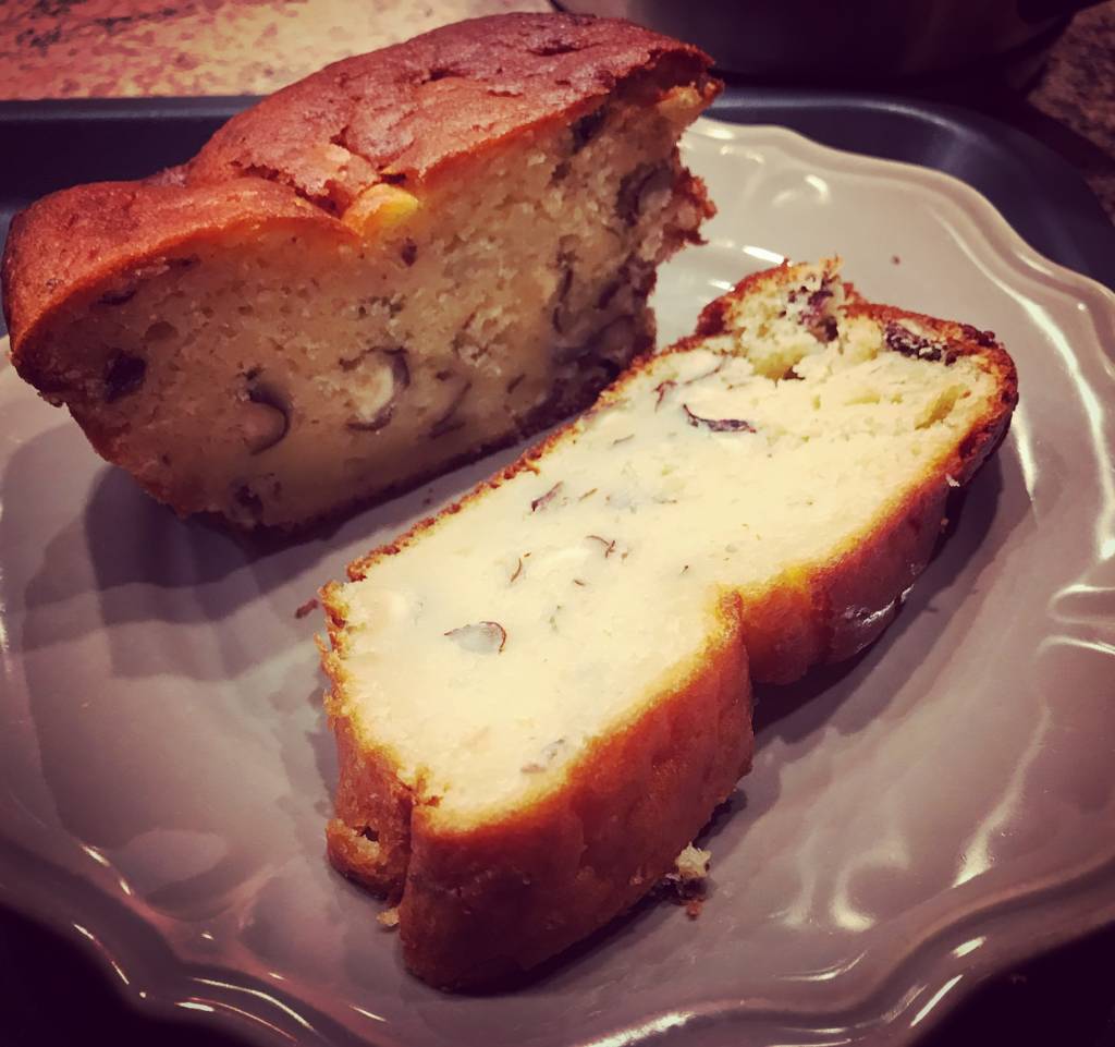 CAKE CHOCOLAT BLANC COINTREAU NOISETTES EXTRA MOELLEUX