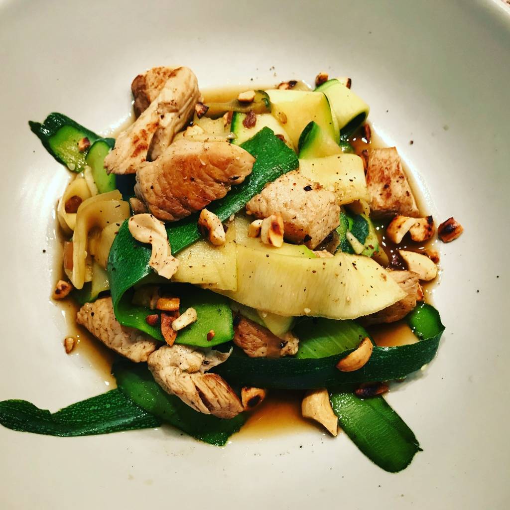 Tagliatelles de courgettes poulet et noix de cajou